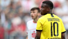 В Германия треперят: Дортмунд даде номер на Мукоко