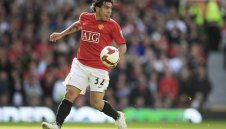 Сензация в Англия: Юнайтед си връща Карлос Тевес