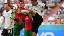 Арсенал се нареди до Юнайтед и Сити за Силва