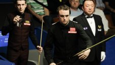 Селби се заклати, но елиминира Беърд