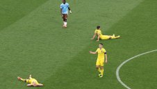 Зеленски към украинските национали: Вие се борихте за страната ни