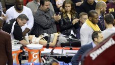 ЛеБрон прати в болница съпругата на известен голфър