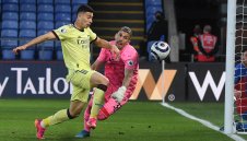 Арсенал докопа 4-а поредна победа след късни голове