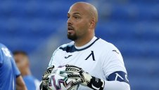 Остава ли на „Герена“? Гранд от друг континент чака Ники Михайлов