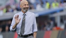 Футболният свят скърби за Виали 