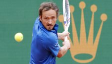 Медведев стартира с победа в Монте Карло