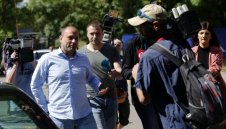 Тити за "синия" срам: Лошо изиграна пиеса от възможно най-лошите актьори