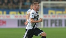 Юнайтед и Арсенал се наредиха на опашката за сензацията Кулушевски