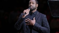 Маями извади номера на Уейд от употреба, той почете Коби