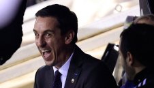 Невил за Конте и Луис: Странна двойка, все едно аз да спя с Мис Свят
