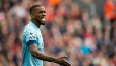 Комарджията Тони иска да се отблагодари на Пчеличките