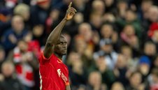 Нервна победа! Ливърпул потрепери, но надви Чуковете 