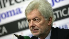 От БФС осъдиха атаката срещу Вальо Михов 