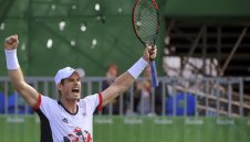 Олимпийският шампион Мъри отново се измъкна ''на магия''