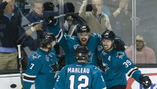 Акулите стигнаха до битката да Купа Стенли