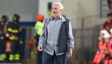 Моуриньо гледа победата над Интер в рейса