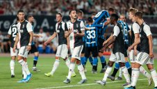 Де Лихт дебютира с автогол за Ювентус, Роналдо и Буфон герои