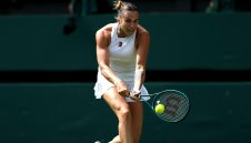 Сабаленка се огъна, но изтръгна "чиста" победа