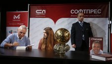 Стоичков се подписа 10 000 пъти, ще прави и зимно турне