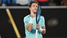 На кантар! Викинги бутат Каспер Рууд напред в Австралия