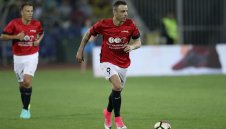 Бербатов вкара на Ливърпул, легендите на Юнайтед загубиха с 1:3