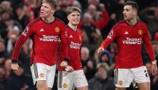 Манчестър Юнайтед още има шанс за трофей след бой над Уигън