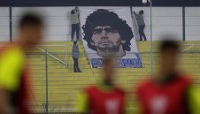 Министър Кралев със съболезнователно писмо до Аржентина заради Марадона