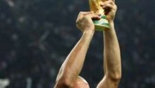 Матераци и Дел Пиеро пяха със Стоунс