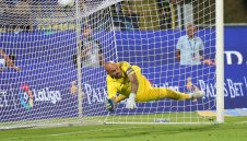 Разкритие! Стана ясно дали Ники Михайлов отново ще пази за Левски