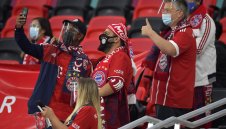 Байерн Мюнхен се дистанцира от феновете си