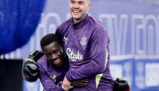 Шоу в Евертън: Гей и Кийн си спретнаха спаринг с боксови ръкавици