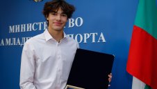 Чудесно: Никола Цолов ще кара във Формула 2 през следващия сезон