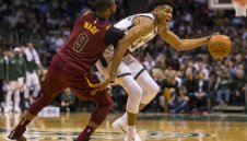 Янис надви ЛеБрон в драма