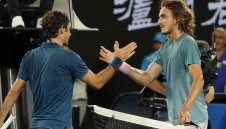 Кралят е свален от трона! Гръцки талант изхвърли Федерер от Australian Open