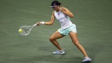 Световната №1 на полуфинал в Ню Йорк след нова чиста победа