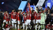 Решено: Милан бие шута на двама