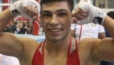 Скандално съдийство изхвърли Дани Асенов от Световното по бокс