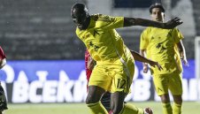 Батман в Левски! Сангаре играе с маска заради... миналото