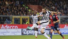 Автогол и дузпа донесоха първа победа на Юве