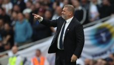 Постекоглу чете конско на основен бранител на Тотнъм