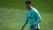 Роналдо е готов на по-малко пари заради Ушатата