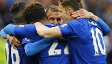 ВИЖТЕ как играчите на Лестър отпразнуваха шампионската титла + ВИДЕО