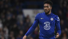 Реал дава Азар за Джеймс