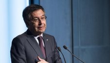 Погба ще остане в Юнайтед, а Меси ще приключи кариерата си в Барса