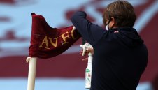 Коронавирусът удари и Вила, мачът с Ливърпул е под въпрос