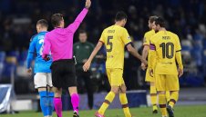 Заради коронавируса: Ще дават жълти картони за плюене на терена