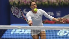 Петкович и Радванска на финала в Пекин