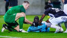 Местят вратаря на Локо София в "Пирогов", решават за операция