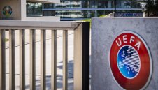 УЕФА няма намерения да намалява домакините на Евро 2020