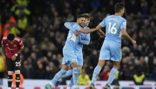 Барса и Юве преследват Марез 